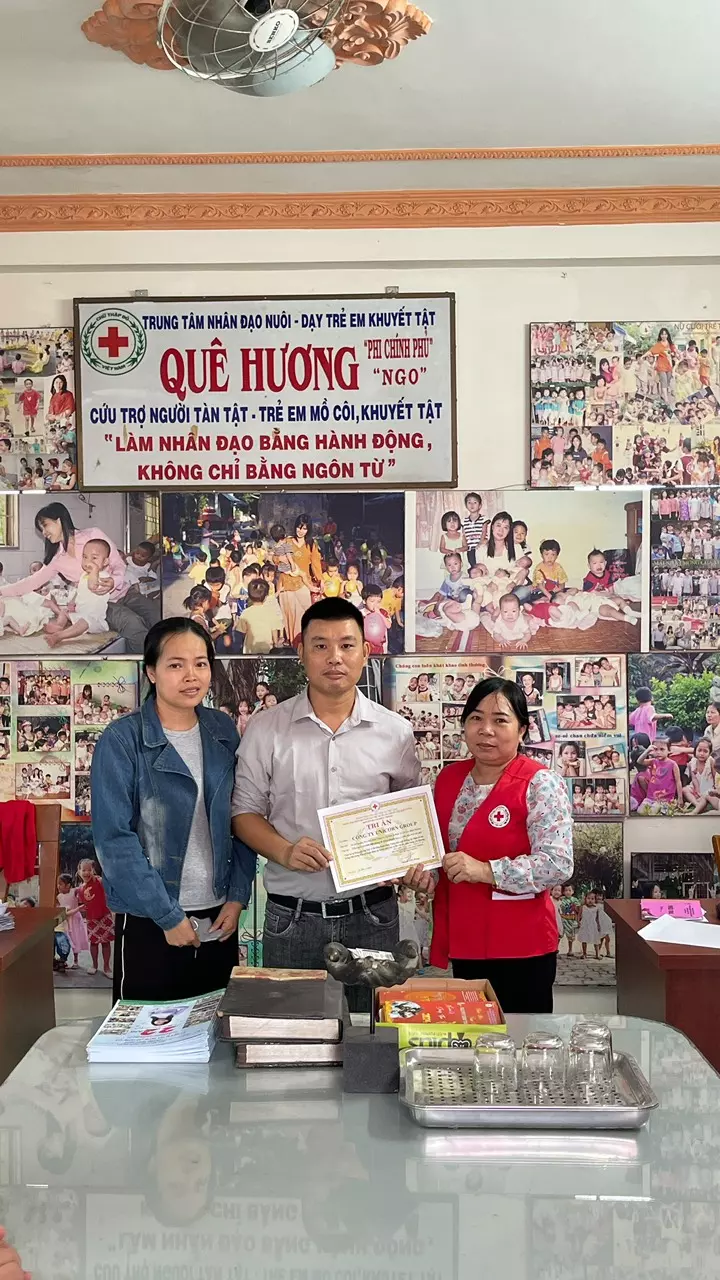 Tham gia từ thiện tại Trung tâm trẻ mồ côi Quê Hương